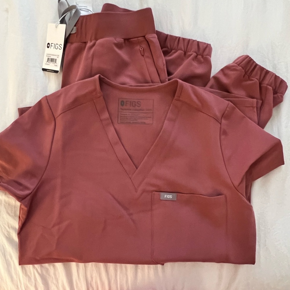 NWT Figs Scrub Set